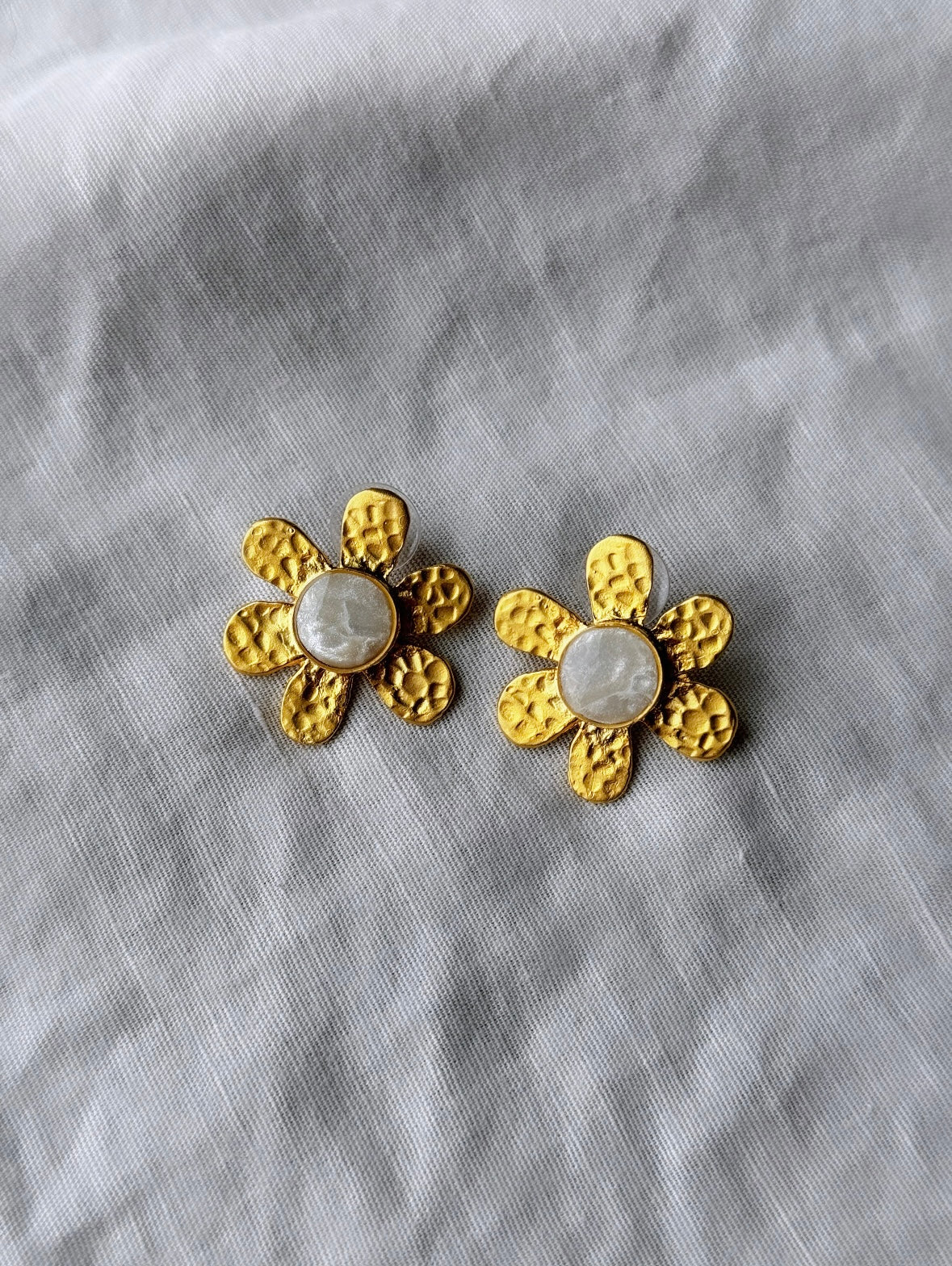 Hammered flower studs