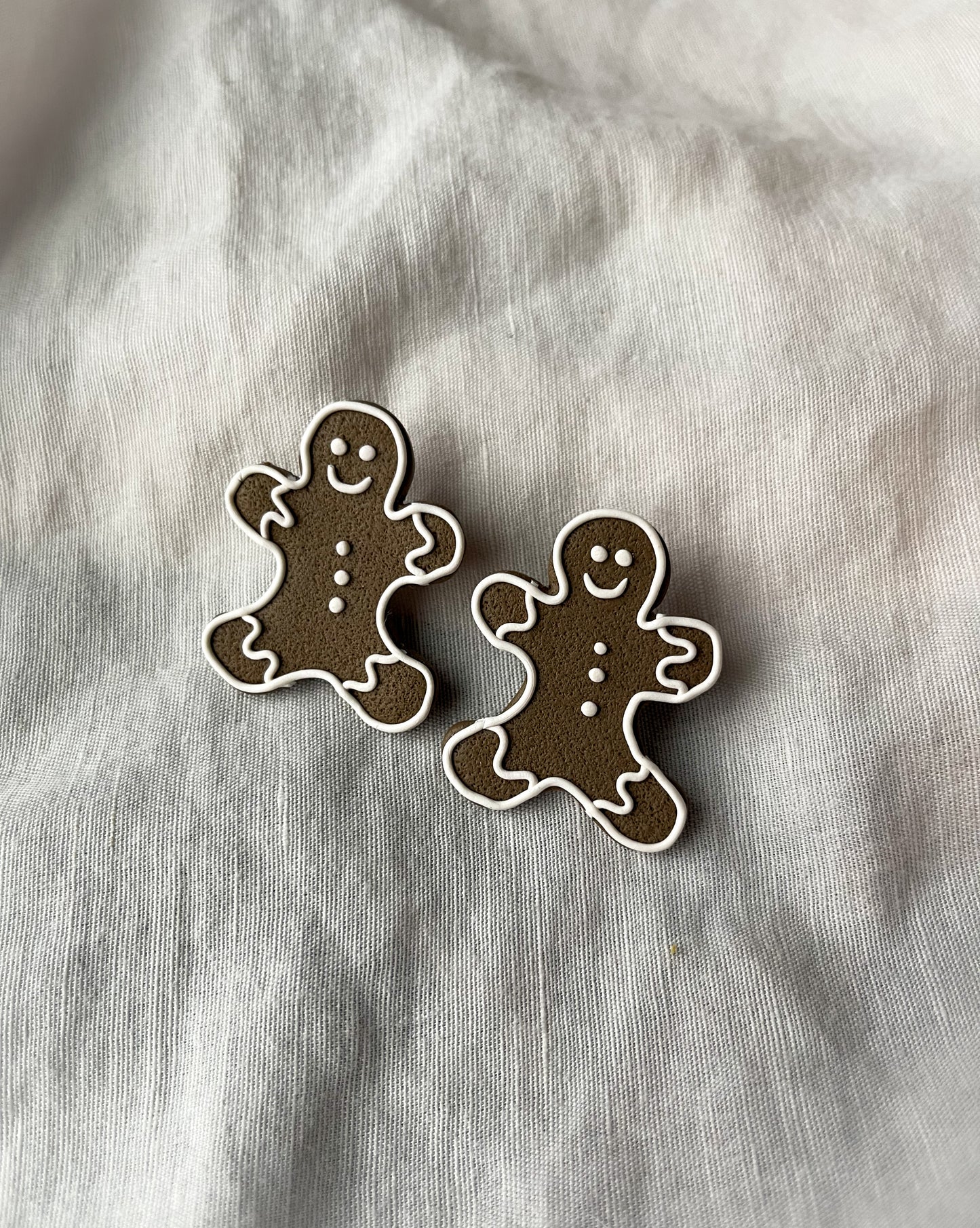 Gingerbread men studs