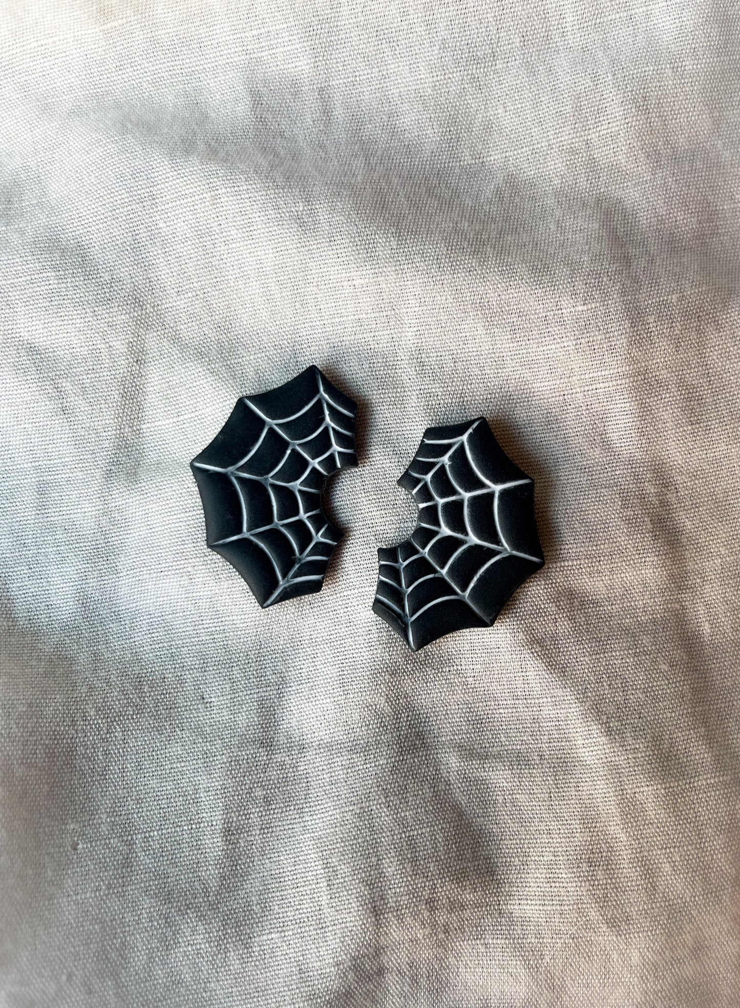Spider web studs