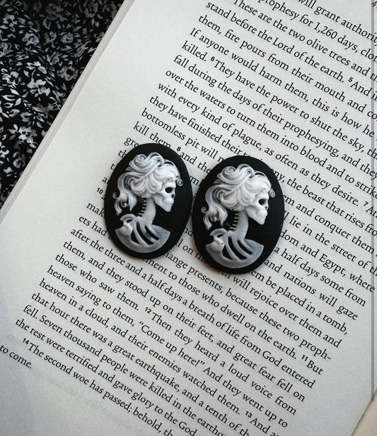 Skeleton lady studs