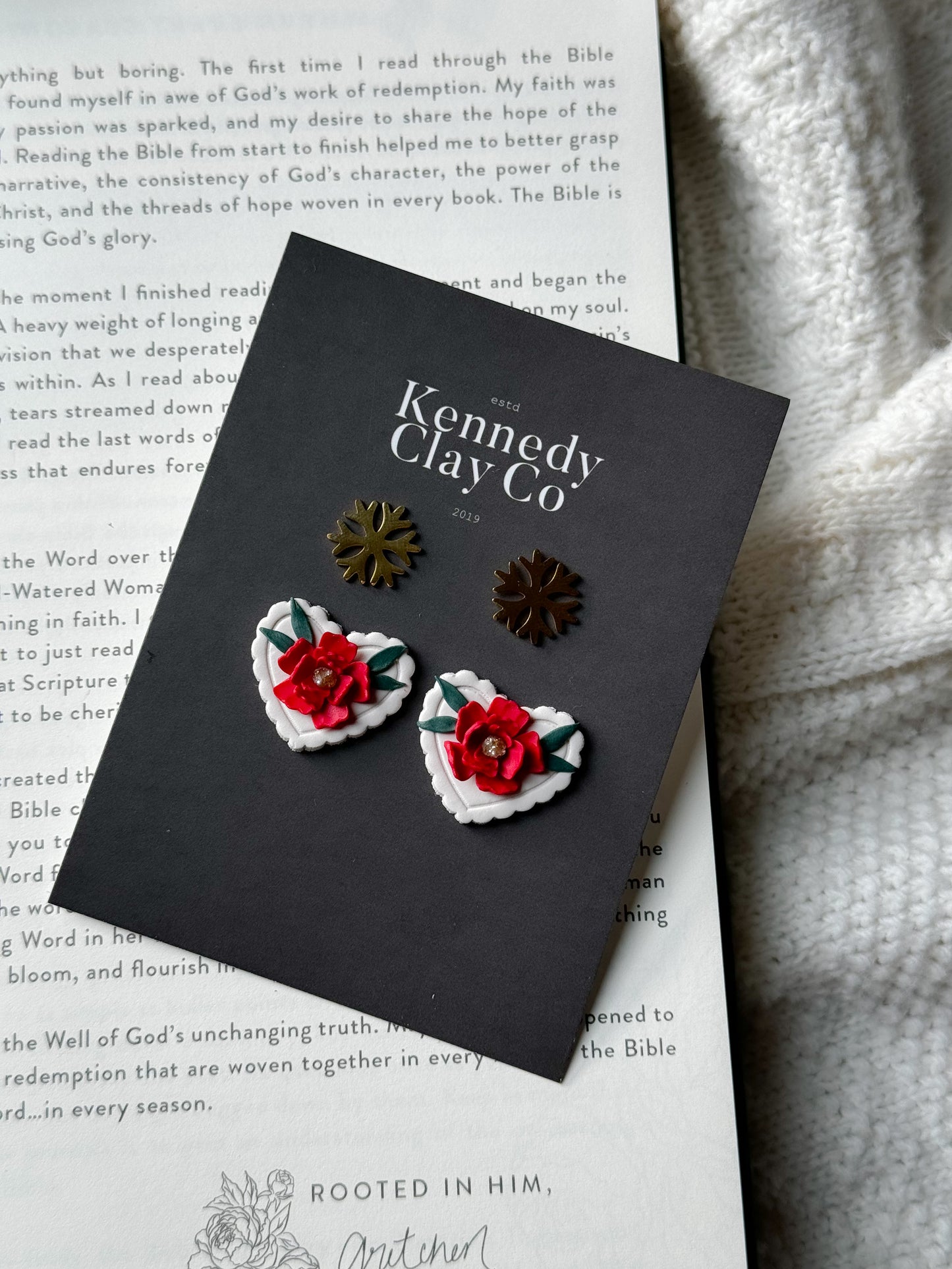 Holiday flower stud pack.