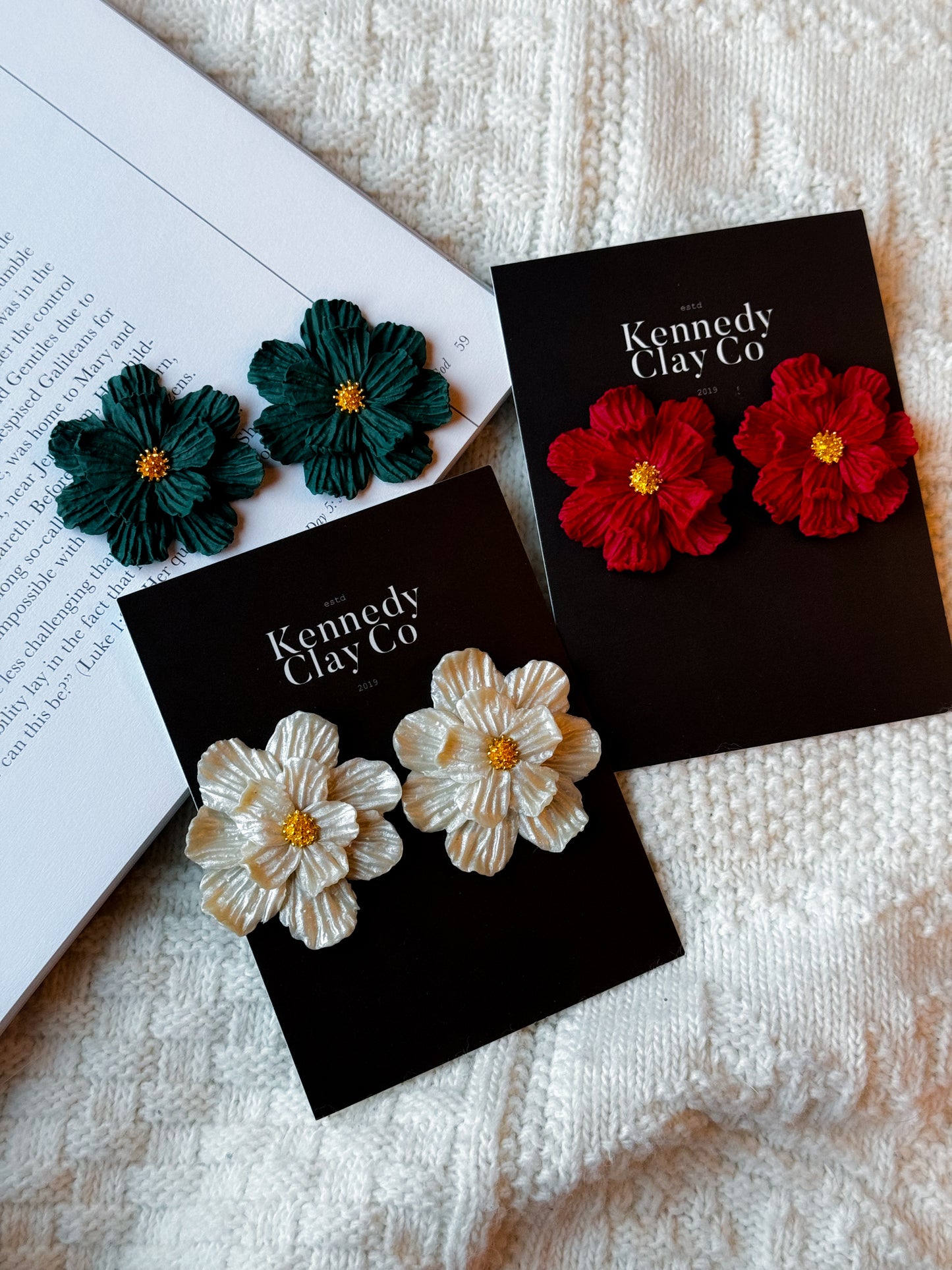 Pine holiday flower stud