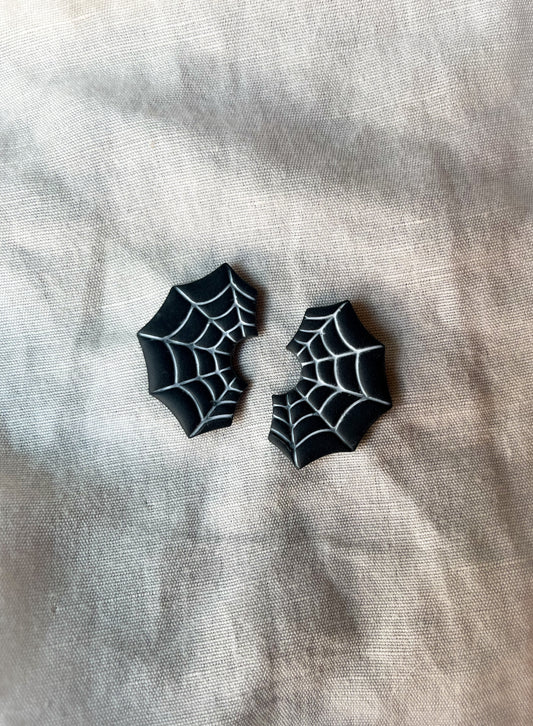 Spider web studs