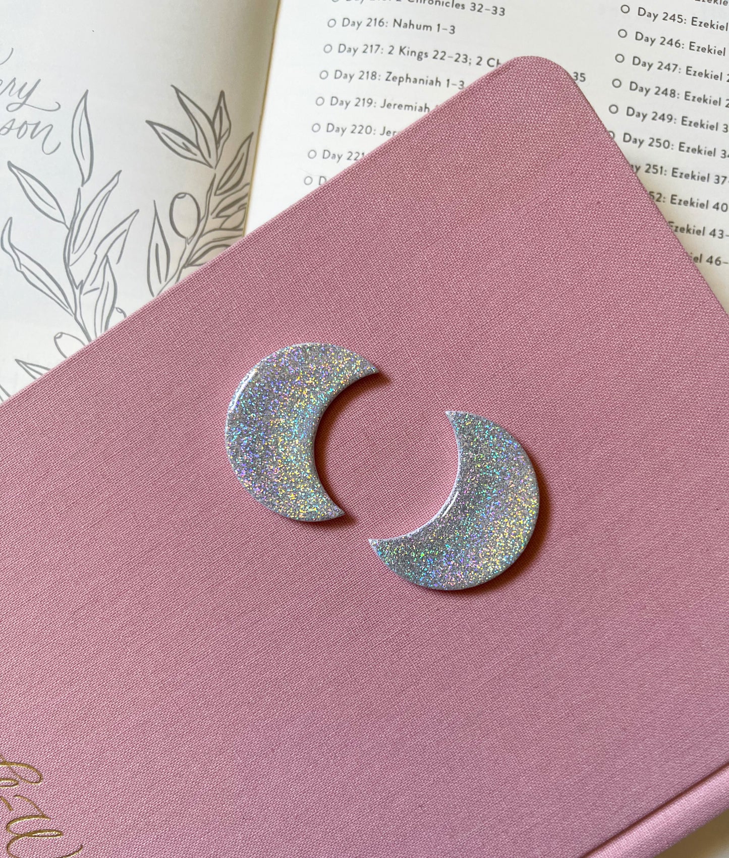 Moon studs